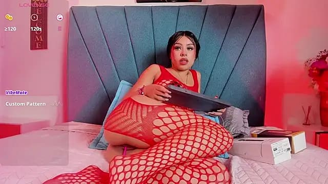 Chloe_wish1 live cam on Stripchat