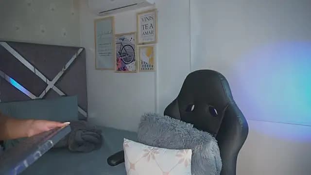 Naomi-Gray live cam