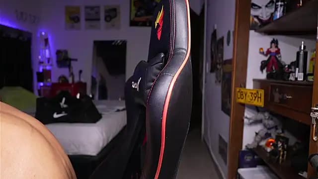 logan_hugh8 live cam