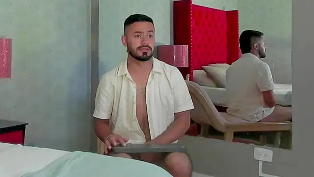 PaoloWalker live cam on Stripchat