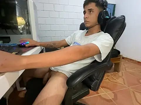 Max_TheHorseDick live cam