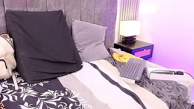 Mia_thompson_19 live cam