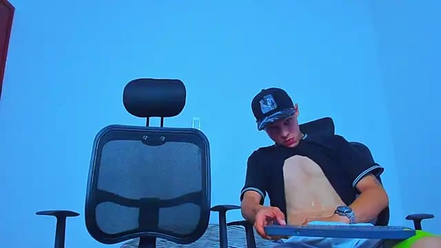 Thomas-Wil live cam on Stripchat