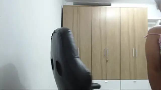 RoxanaLove9 live cam