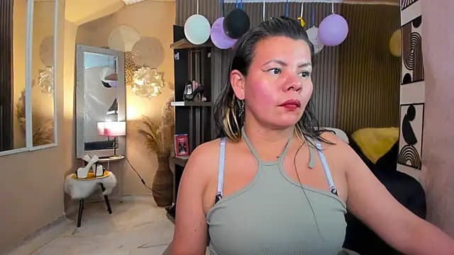KiaraXMilf live cam