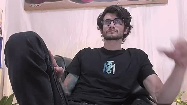 Loggan_donnelly live cam