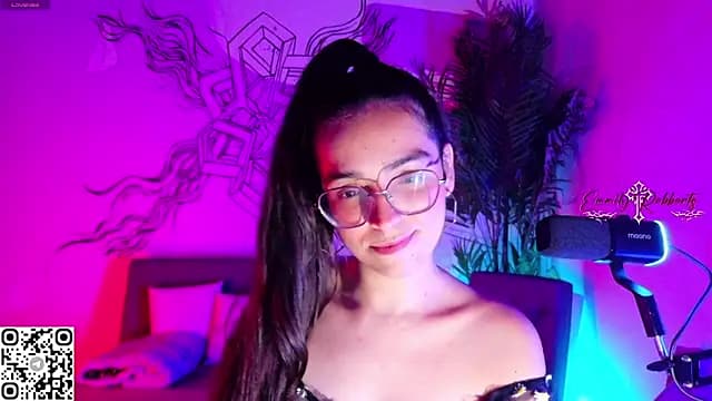 Emmi_Roberts live cam