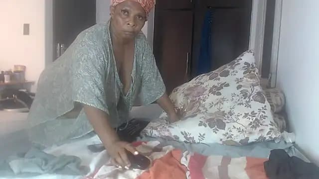 Lucia-boobs live cam