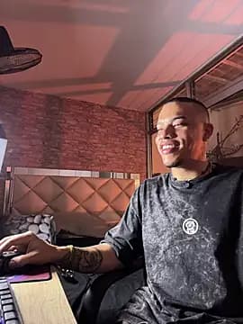 AlphaMasterXxx live cam