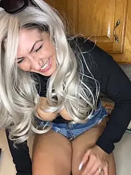 LittleMissEeve live cam