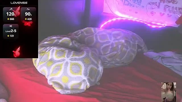 Blondiewithanass live cam