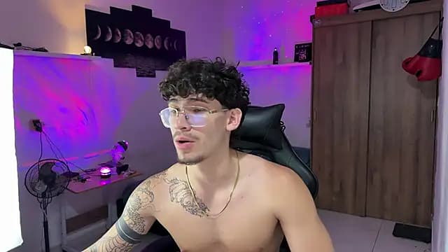 Kisan_Smith live cam on Stripchat