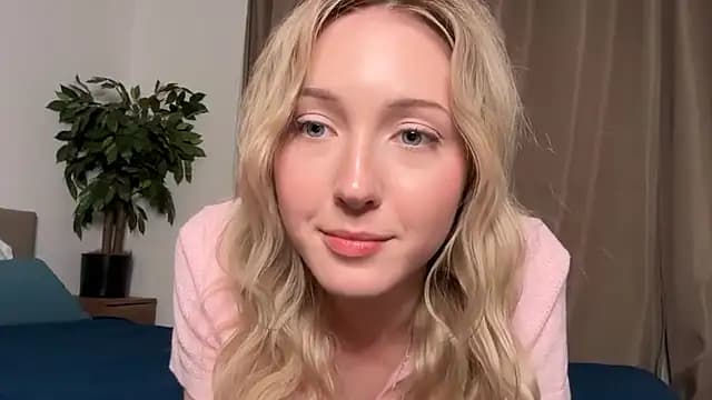 Kattie_Petite live cam