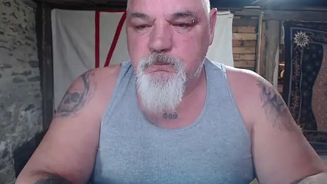 Newfiesausage1972 live cam