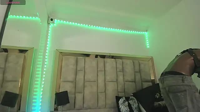 Titan_Moreno_ live cam