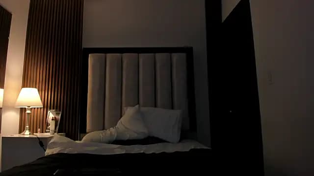 Alison_Joness live cam on Stripchat