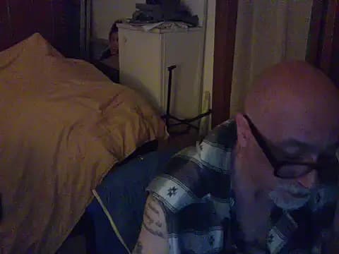 Cugi00 live cam on Stripchat