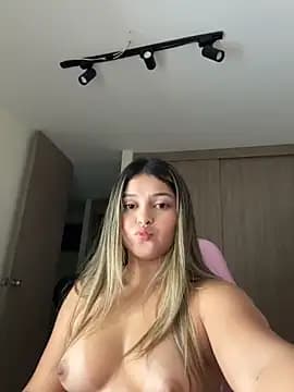 lunablossom_ live cam
