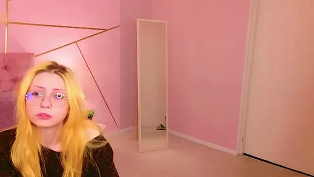 Bella_Cloud live cam