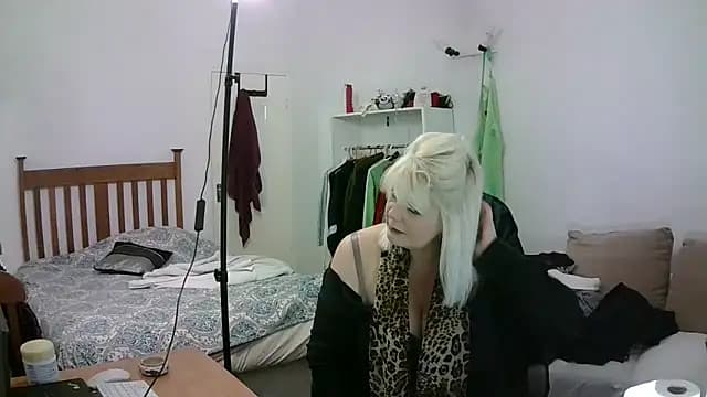 Miahotmilf live cam