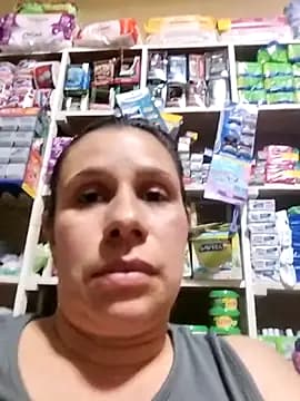 MIA-LARIOS live cam
