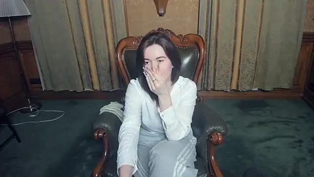 LatoniaNeedam live cam