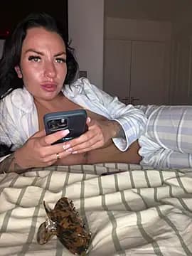 BELLABLACKXUK live cam
