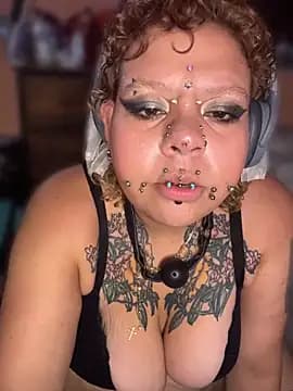 DivineBBWPoison live cam