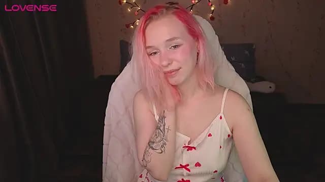 NaomiYoru live cam