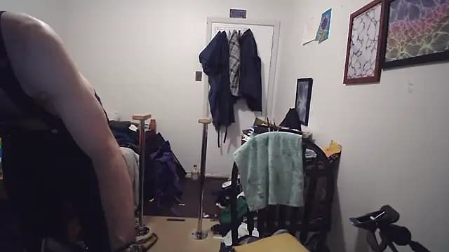 JohnnyMoves live cam