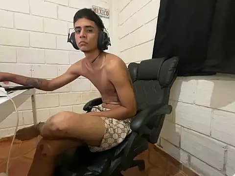 Max_TheHorseDick live cam