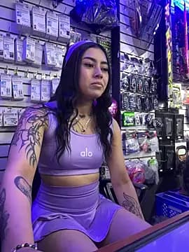 emily_24x live cam