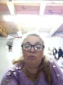 momismilf544 live cam