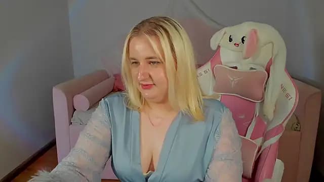 LioraArdyn live cam on Stripchat