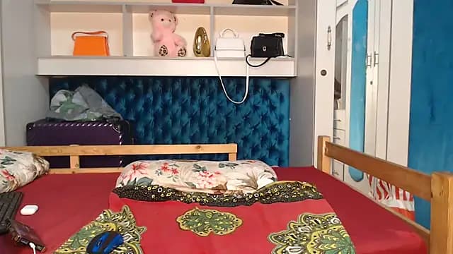 YoungDiva69 live cam