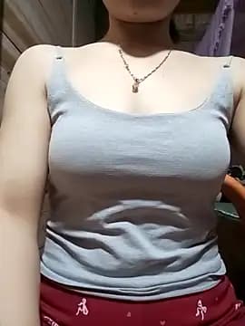 LucyyLy live cam