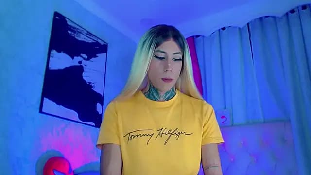 Julia_Bulette1 live cam