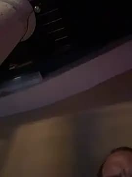 youngwildfreee live cam