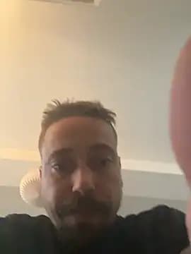 SweetBoy32 live cam