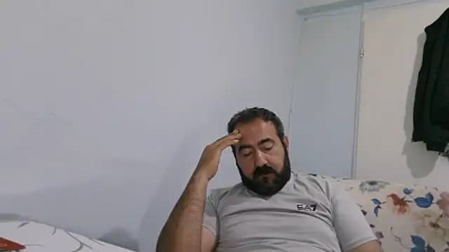 -dark-look live cam