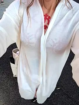 pink-mai live cam on Stripchat