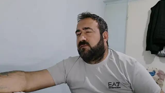 -dark-look live cam