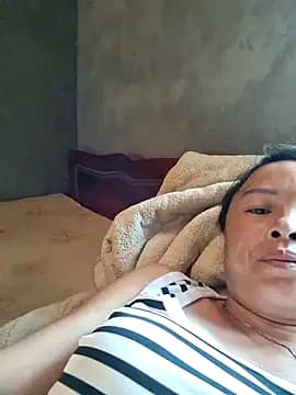 xuxulovezz live cam