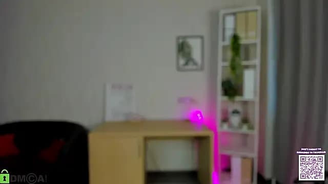 Lessi_Panic live cam