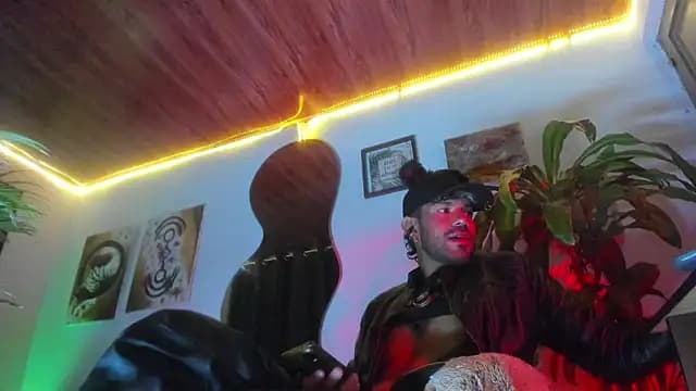 LatinMilk_ live cam on Stripchat