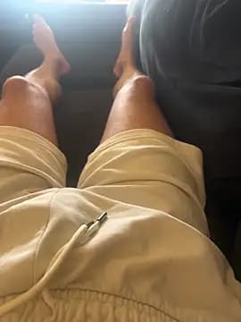 h0rnyguy001 live cam