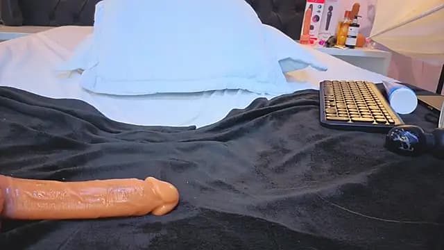 Carohorny4u live cam