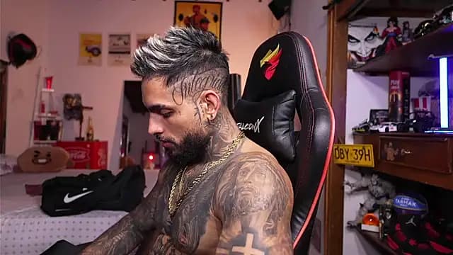 logan_hugh8 live cam