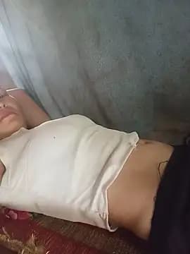 linhbaby01 live cam on Stripchat