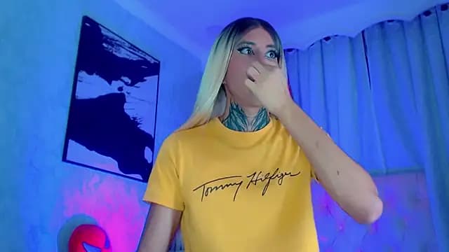Julia_Bulette1 live cam